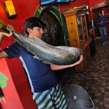 Santos Pecados - Fresh fish delivered while we were dining. Wow! - Mexican Near Me - Centro, BCS