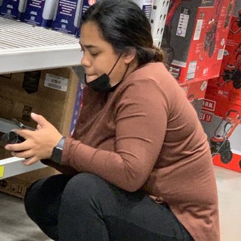Lowe's Home Improvement - Employee who will not wear mask - Hardware Stores Near Me - Honolulu, Hawaii