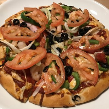 Boston Pizza - Boston Royal with added fresh sliced tomato topping - Pizza Near Me - Moose Jaw, Saskatchewan