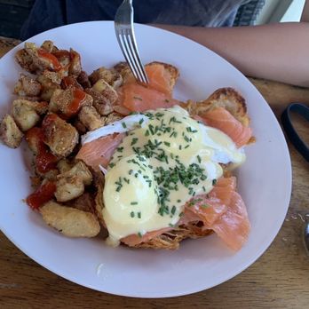 Island Lava Java - Salmon Eggs Benedict - American Near Me - Kailua Kona, Hawaii