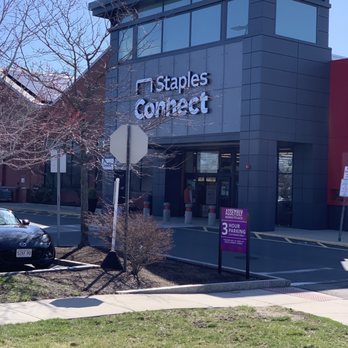 Staples - Staples entrance - Shipping Centers Near Me - Somerville, Massachusetts