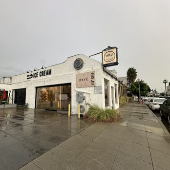 HOJI Tea Community - Outside View - Bubble Tea Near Me - Pasadena, California HOJI Tea Community - Outside View - Bubble Tea Near Me - Pasadena, California
