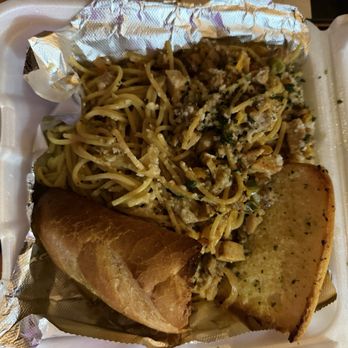 WSKY Stadium - Chicken and sausage Cajun Alfredo pasta with garlic bread - Sports Bars Near Me - Las Vegas, Nevada