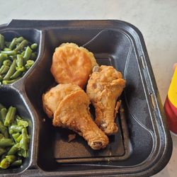 Lee's Famous Recipe Chicken - Green beans side with biscuit and two drumsticks.