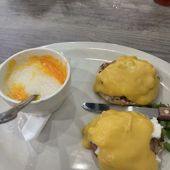 Big Texas Cafe - Classic Eggs Benedict with cheese grits - Breakfast & Brunch Near Me - Quinlan, Texas