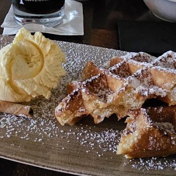 KNIPS Klein Flottbek - Waffel mit Vanille Eis - Cafes Near Me - Hamburg, HH