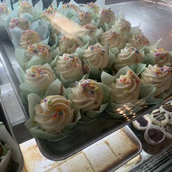 Ally's Bakery - Cupcakes - Patisserie/Cake Shop Near Me - Rincon, Georgia