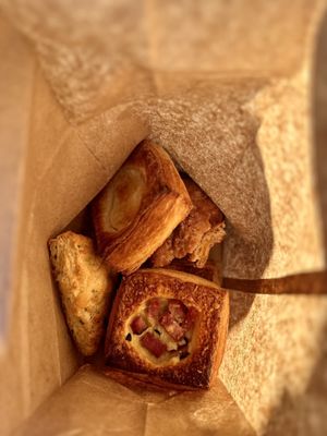 Luna Bakery by null