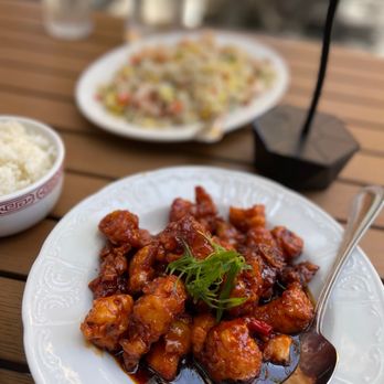 Fortune House - General Tso's Chicken -$16. It comes w/ fried or white rice. It was still crispy, even though it was sauced  & tossed! Yum! - Chinese Near Me - Dallas, Texas