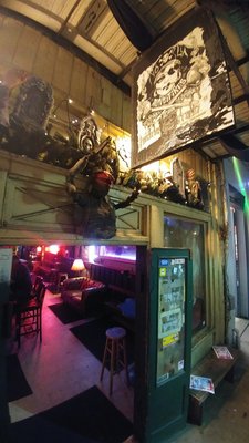 Aunt Tiki's by null