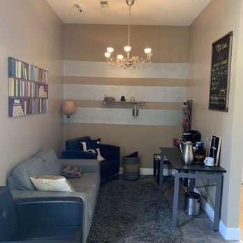 Salon Strands - Waiting area - Nail Salons Near Me - Aurora, Ohio