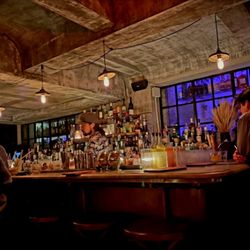 Saint Tuesday - Bar