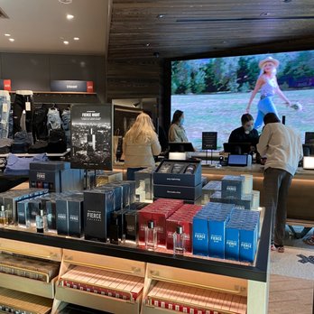 Abercrombie & Fitch - Men's Clothing Near Me - Columbus, Ohio