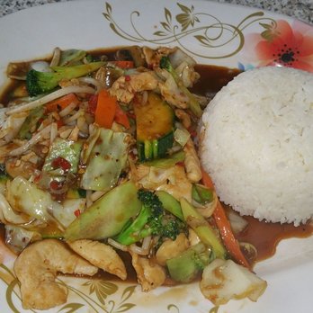 Krua Thai - Huhn mit Gemüse - schön scharf - Thai Near Me - Munich, BY Krua Thai - Huhn mit Gemüse - schön scharf - Thai Near Me - Munich, BY