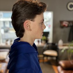 Mand's Barber Parlour - By Kat