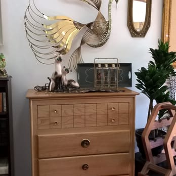 Leslie's Collectibles & Consignment Store - Antiques Near Me - Long Beach, California