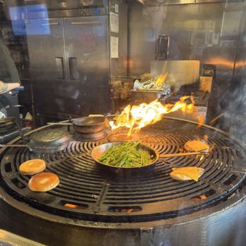Lucky Beaver Bar & Burger - Grill - Sports Bars Near Me - Stateline, Nevada