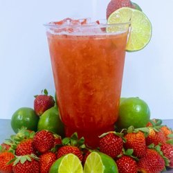 El Tropico Grand - Strawberry Lemonade/ Limonada con Fresa