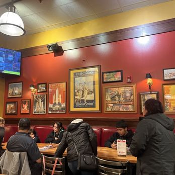 Giordano's - The Atmosphere Is Amazing - Pizza Near Me - Chicago, Illinois