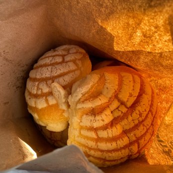 La Favorita Bakery - Mexican sweet conchas, in paper bag - Bakeries Near Me - Paramount, California La Favorita Bakery - Mexican sweet conchas, in paper bag - Bakeries Near Me - Paramount, California