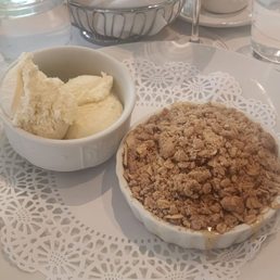 Peach cobbler a la mode Peach cobbler a la mode