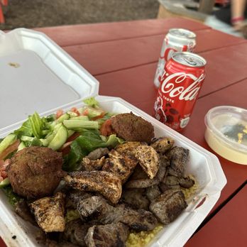 G’ Bobs - Combo plate - Food Trucks Near Me - Manchaca, Texas
