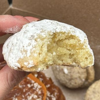 Raf's - Amaretti - Bakeries Near Me - New York, New York