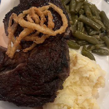 Greyhound Tavern - Perfectly cooked and tender steak with mashed potatoes and green beans - Southern Near Me - Fort Mitchell, Kentucky Greyhound Tavern - Perfectly cooked and tender steak with mashed potatoes and green beans - Southern Near Me - Fort Mitchell, Kentucky
