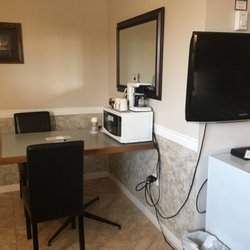 Northern Lights Motel & Chalets - Mini fridge and microwave and coffee supplies.