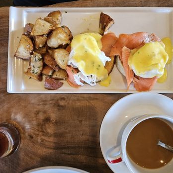 Le Garage - Salmon eggs Benedict - French Near Me - Sausalito, California Le Garage - Salmon eggs Benedict - French Near Me - Sausalito, California