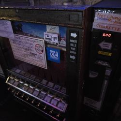Zoo Bar - Haven't seen one of these since the early 90s!