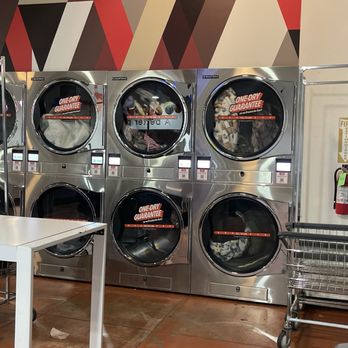 Speed Queen Laundry - Speedy, clean, and well-kept. Blanca was very nice, attentive, and a huge help throughout my visit. Great customer service. - Laundromat Near Me - Long Beach, California