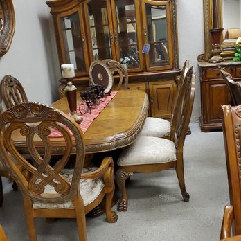 Ivy Furniture Consignment Store - Michael Amini Eden dining set - Used, Vintage & Consignment Near Me - MARGATE, Florida Ivy Furniture Consignment Store - Michael Amini Eden dining set - Used, Vintage & Consignment Near Me - MARGATE, Florida