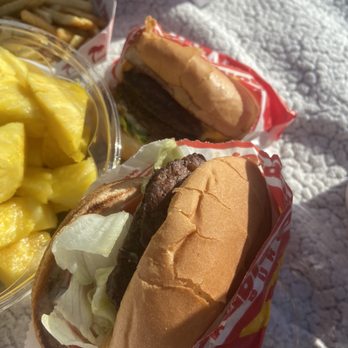 In-N-Out Burger - Burgers Near Me - Encinitas, California