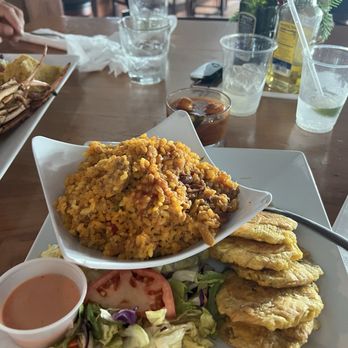 Ladi's Place - Arroz con jueyes tostones ,ensalada! - Puerto Rican Near Me - Salinas, Puerto Rico Ladi's Place - Arroz con jueyes tostones ,ensalada! - Puerto Rican Near Me - Salinas, Puerto Rico