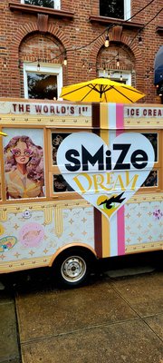 SMiZE and DREAM Flavor Studio by null