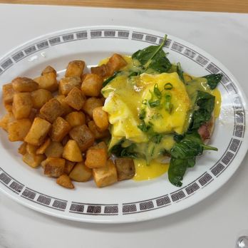 Kaua’i Diner - Eggs Benedict - Breakfast & Brunch Near Me - Lihue, Hawaii