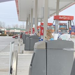 GetGo Gas Station - Every trash can was overflowing