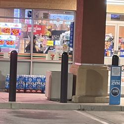 7-Eleven - Employee rude with black eye ??? No wonder why fraud