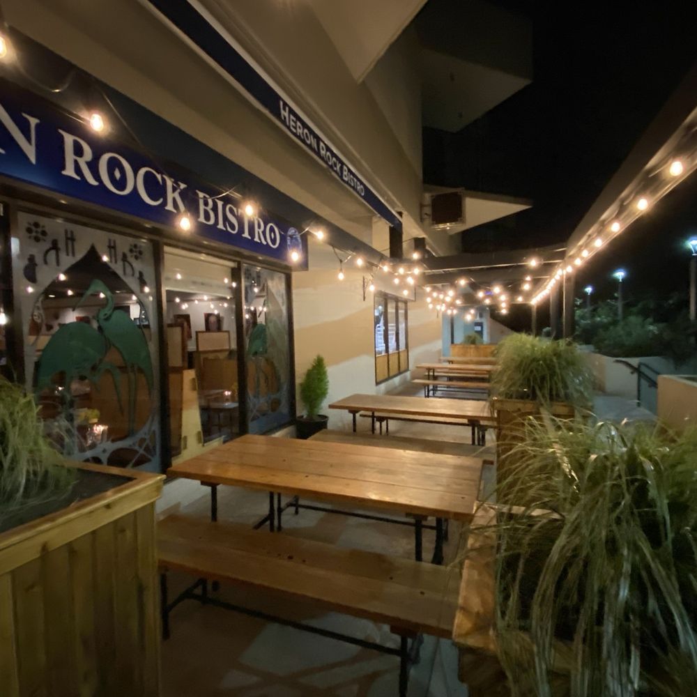 Heron Rock Bistro - Outside dining area - Breakfast & Brunch Near Me - Victoria, British Columbia