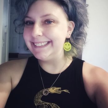 Vibrant Bloom Hair Styling - Lindsay, the owner of Vibrant Bloom Hair - Hair Stylists Near Me Vibrant Bloom Hair Styling - Lindsay, the owner of Vibrant Bloom Hair - Hair Stylists Near Me