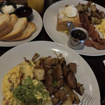 Branch Breakfast - Three piggy's omelette and French toast - Breakfast & Brunch Near Me - Fresno, California Branch Breakfast - Three piggy's omelette and French toast - Breakfast & Brunch Near Me - Fresno, California