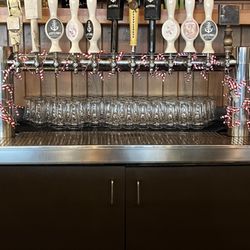 Scuttlebutt Brewing Company - Lots of on tap choices