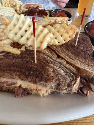 Maxwell's American Pub by null