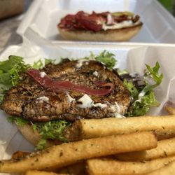 Wrap And roll kitchen - Look at that tzatziki sauce!