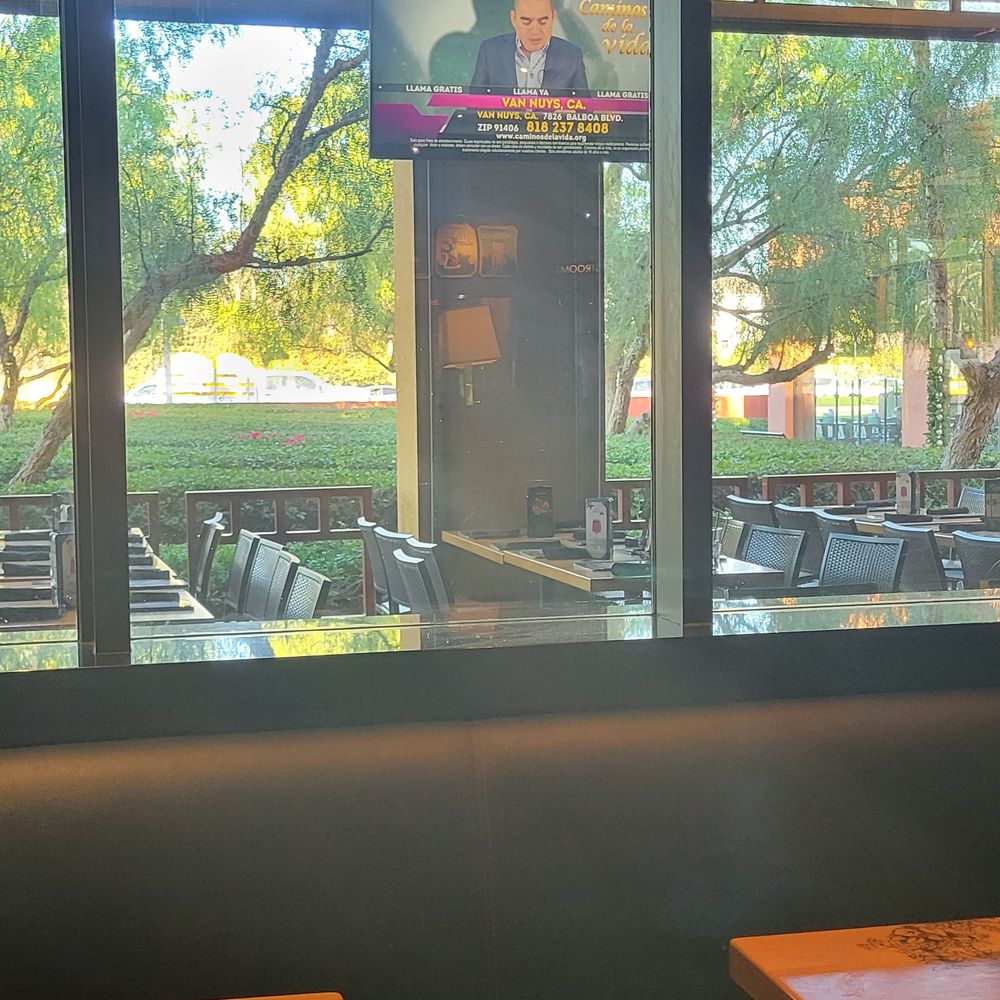 BJ's Restaurant & Brewhouse - Outside seating dog friendly probably - Pizza Near Me - Irvine, California