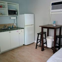Sunset Cove Beach Resort - Everything you need with fridge, sink and microwave