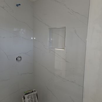 MRI Construction & Remodeling - primary shower tile - General Contractors Near Me