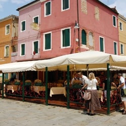 Cafe Vecio Trattoria - Patio off the street