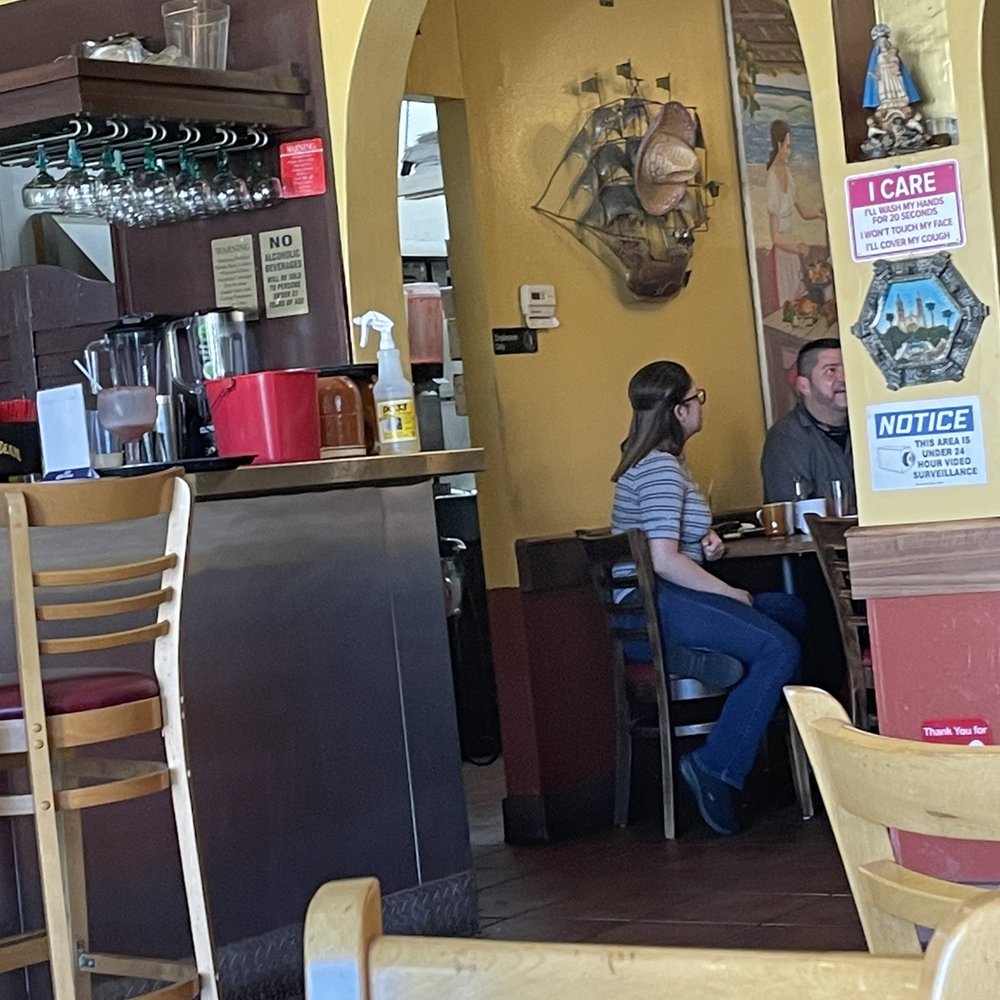 El Sinaloense - Staff, eating and working - Seafood Near Me - San Mateo, California El Sinaloense - Staff, eating and working - Seafood Near Me - San Mateo, California